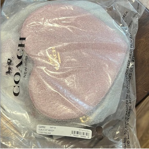 Coach Heart Crossbody in colorblock - Picture 13 of 14